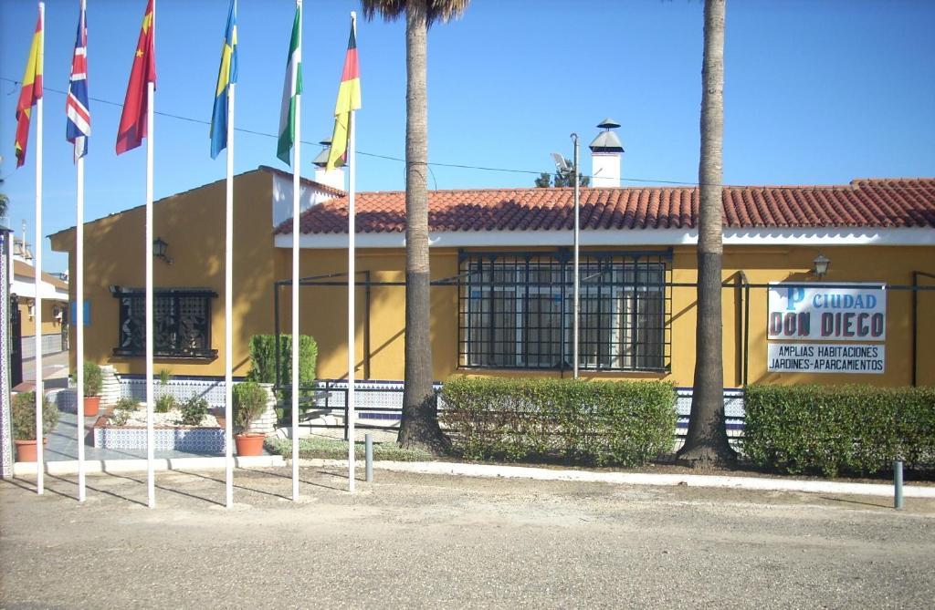Hostal Don Diego San Juan Del Puerto Buitenkant foto
